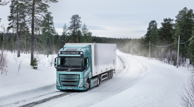 Електричні вантажівки Volvo витримали екстремальні зимові умови